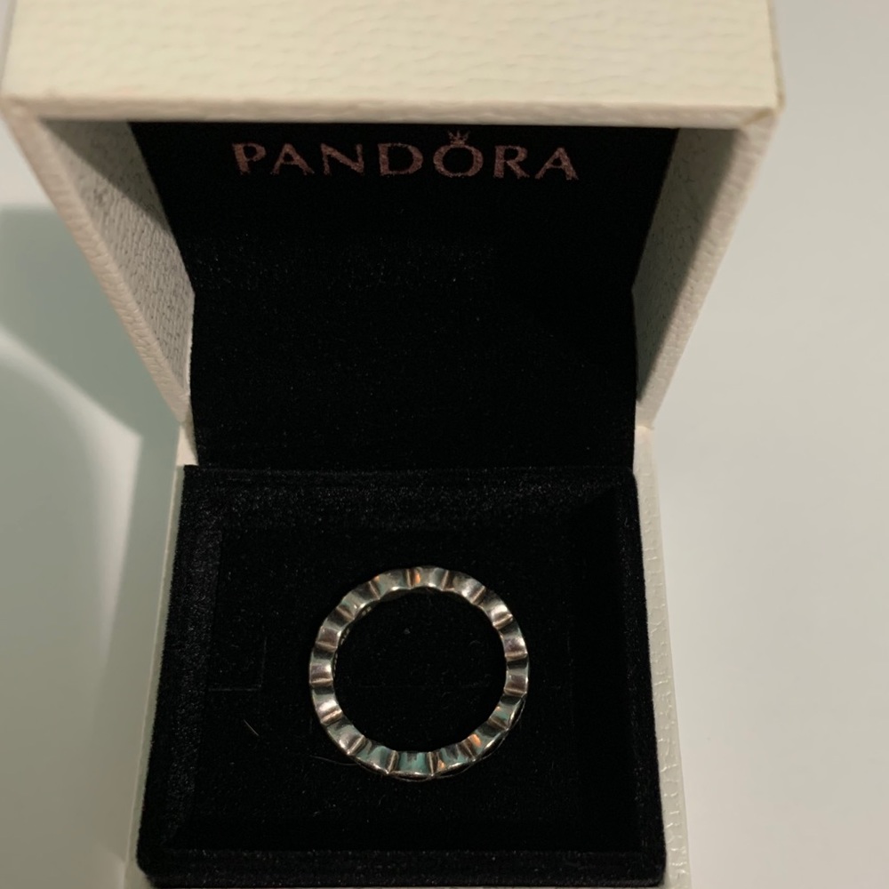 Limited edition stackable Pandora ring - Picture 3 of 6
